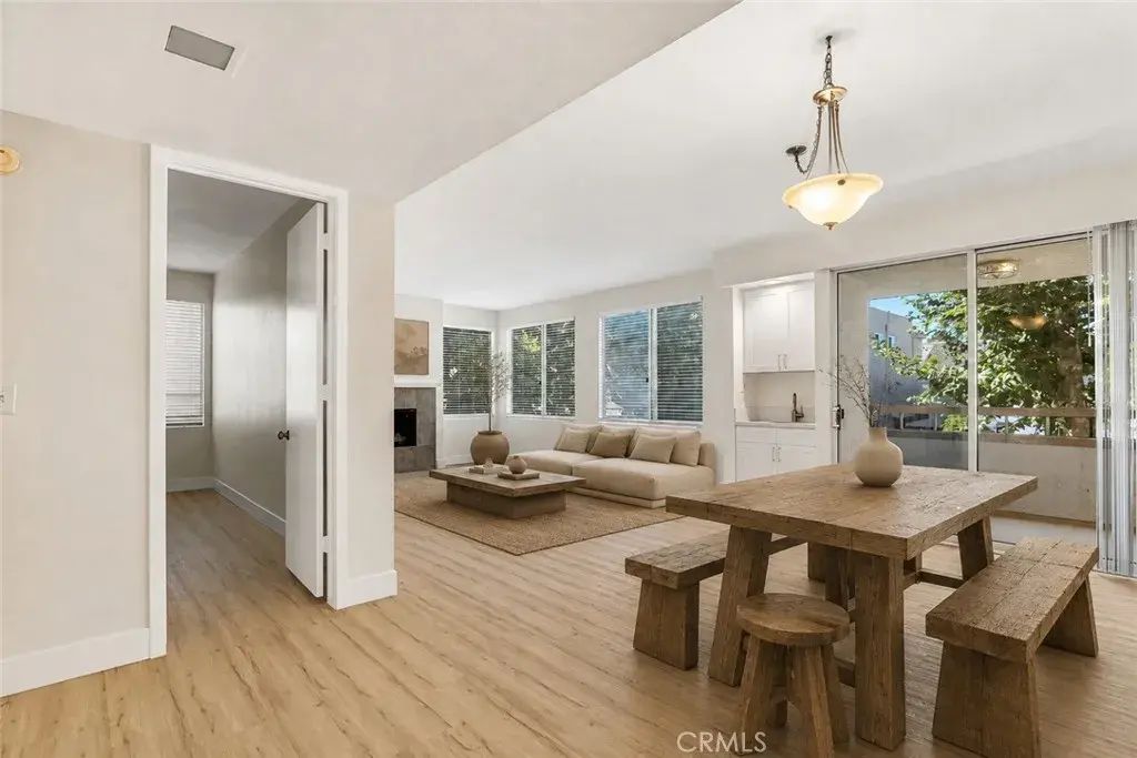 14530 Benefit Street 102, Sherman Oaks