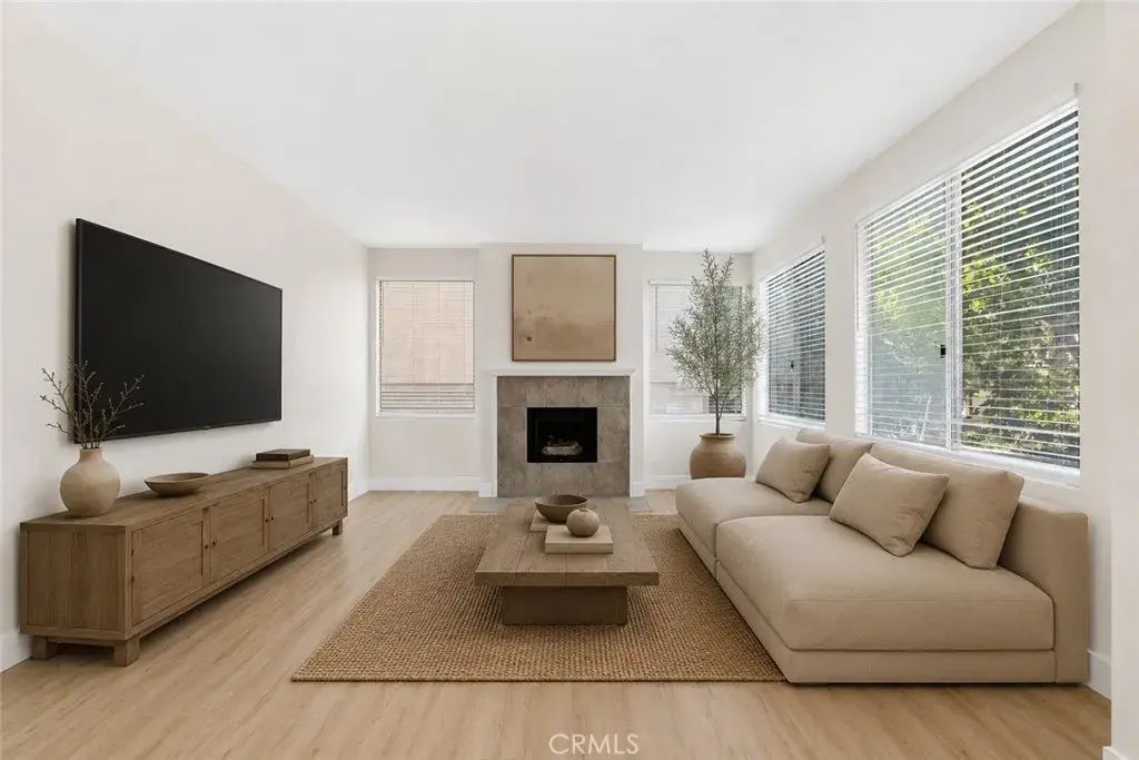 14530 Benefit Street 102, Sherman Oaks