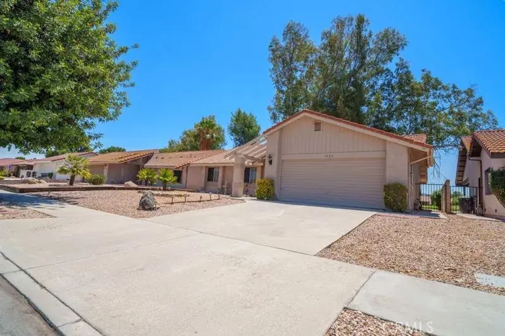 1925 Silver Oak Way, Hemet