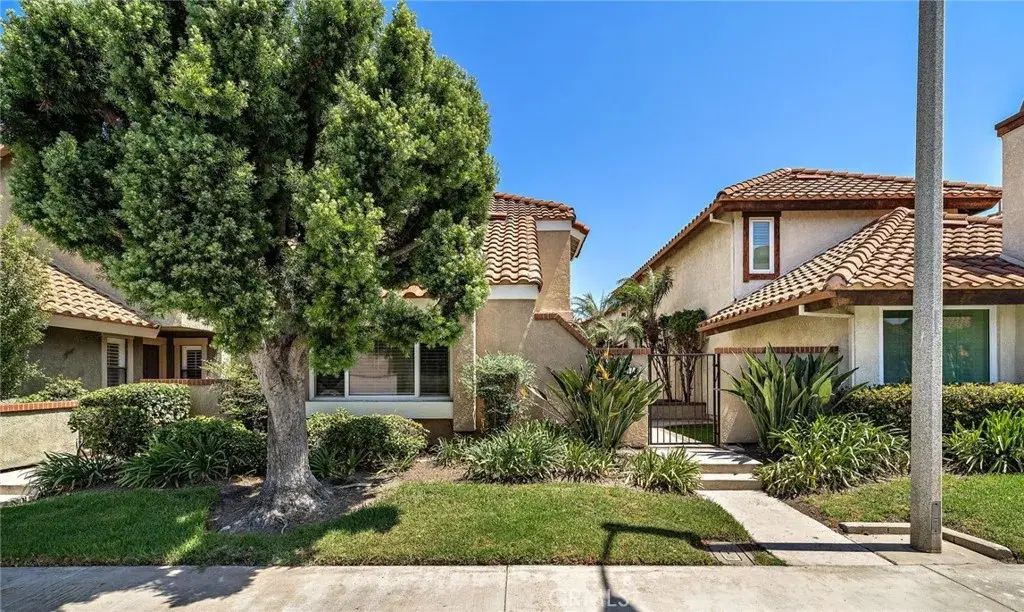 17 Calabria, Irvine