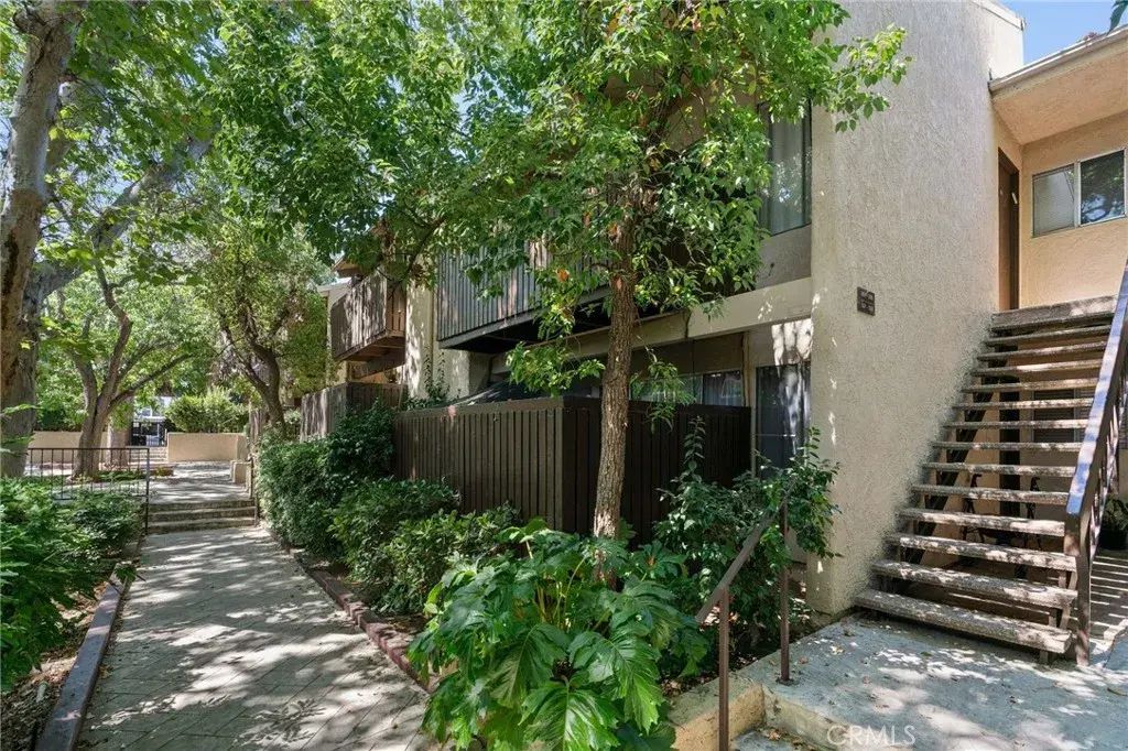 18350 Hatteras Street 267, Tarzana