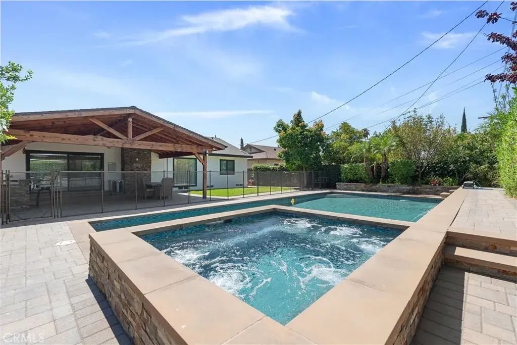 11001 Gothic Avenue, Granada Hills