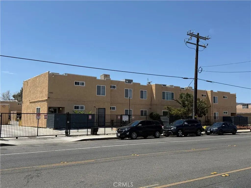 4242 W Avenue L 102, Lancaster