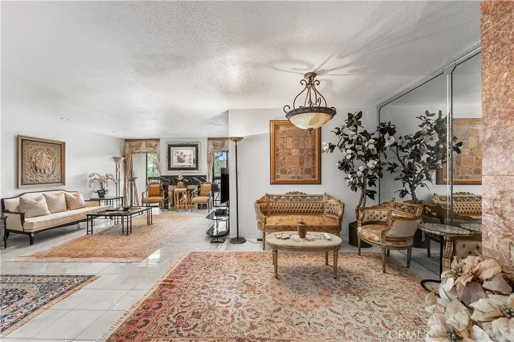 1745 Holly 302, Glendale