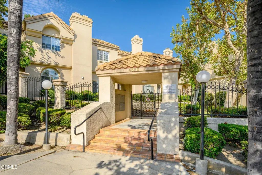 4520 Pennsylvania Avenue 118, La Crescenta