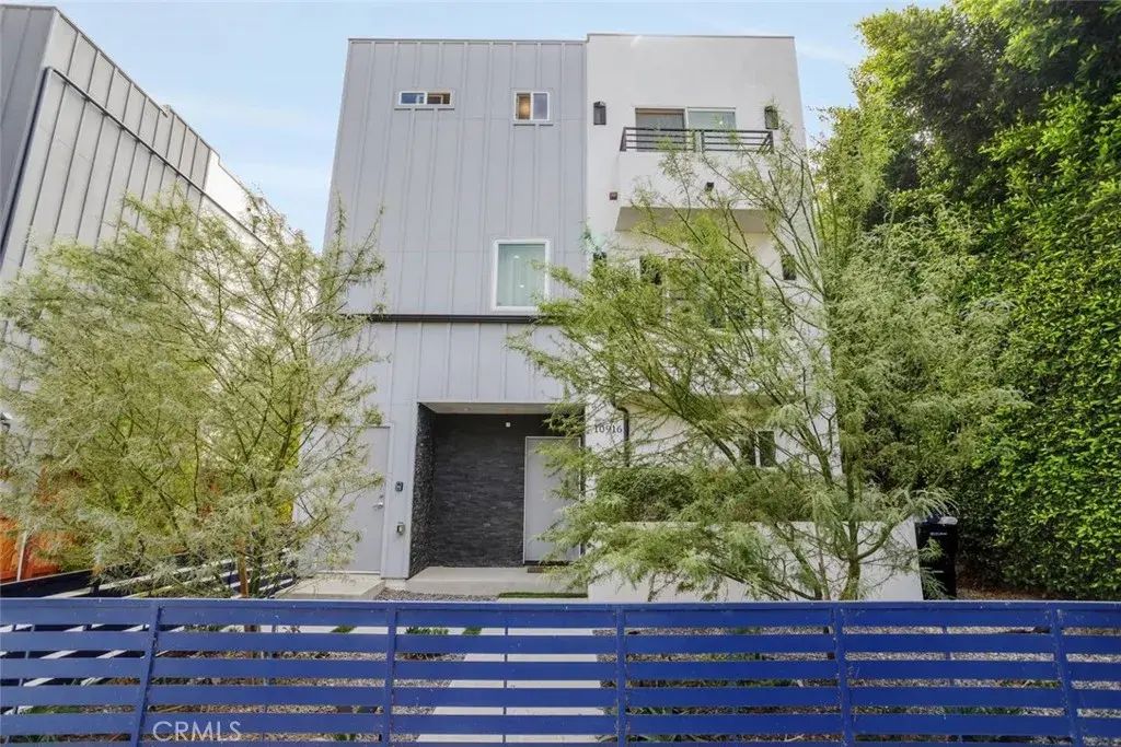 10916 Hesby Street, North Hollywood