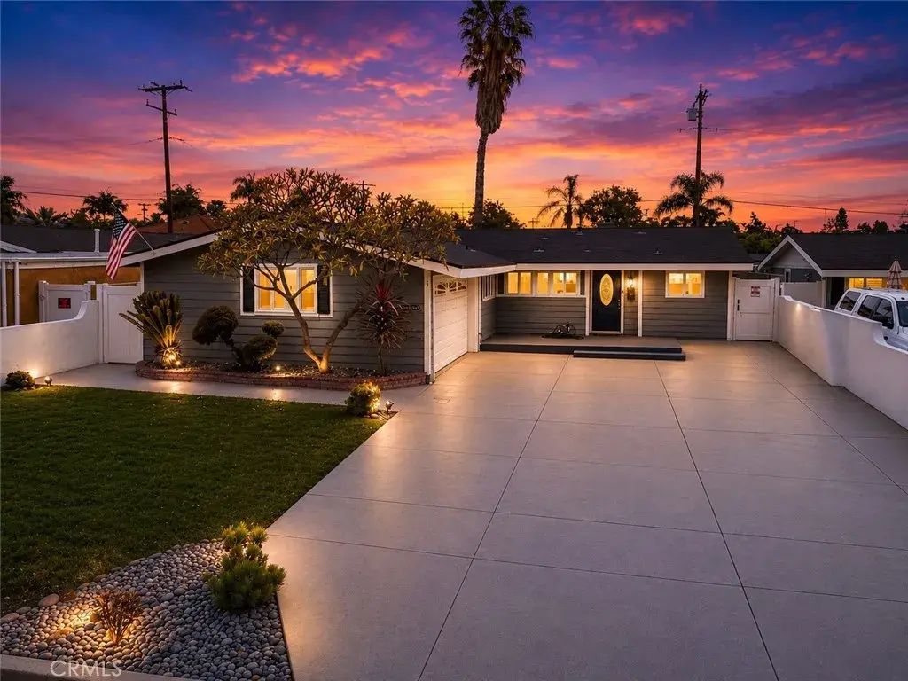 10930 Groveland Avenue, Whittier
