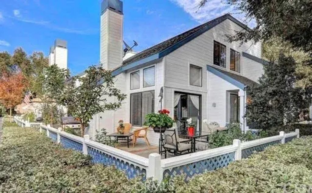 51 Greenmoor, Irvine