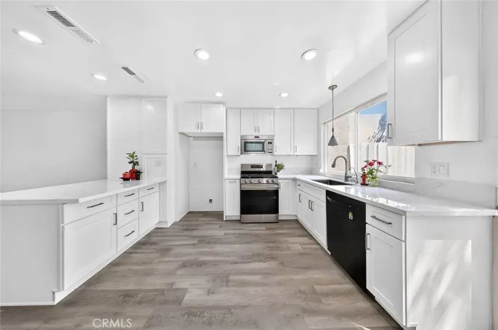 16733 Parthenia Street 5, Northridge