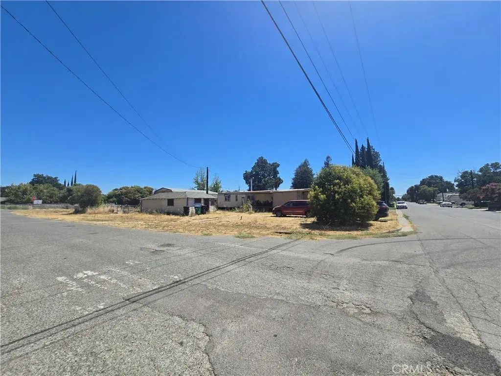 3093 8th, Biggs