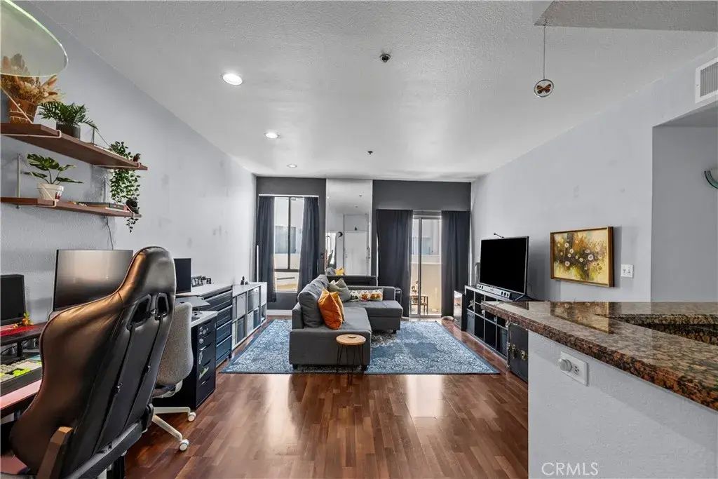 19350 Sherman Way. 328, Reseda