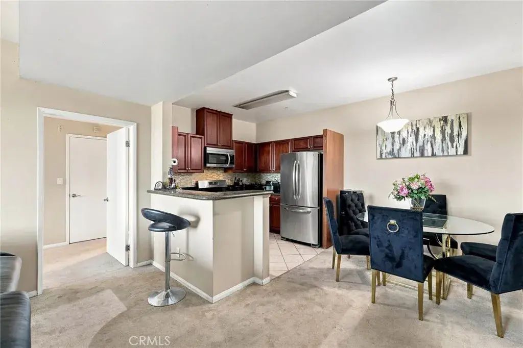 13941 Sherman Way 407, Van Nuys