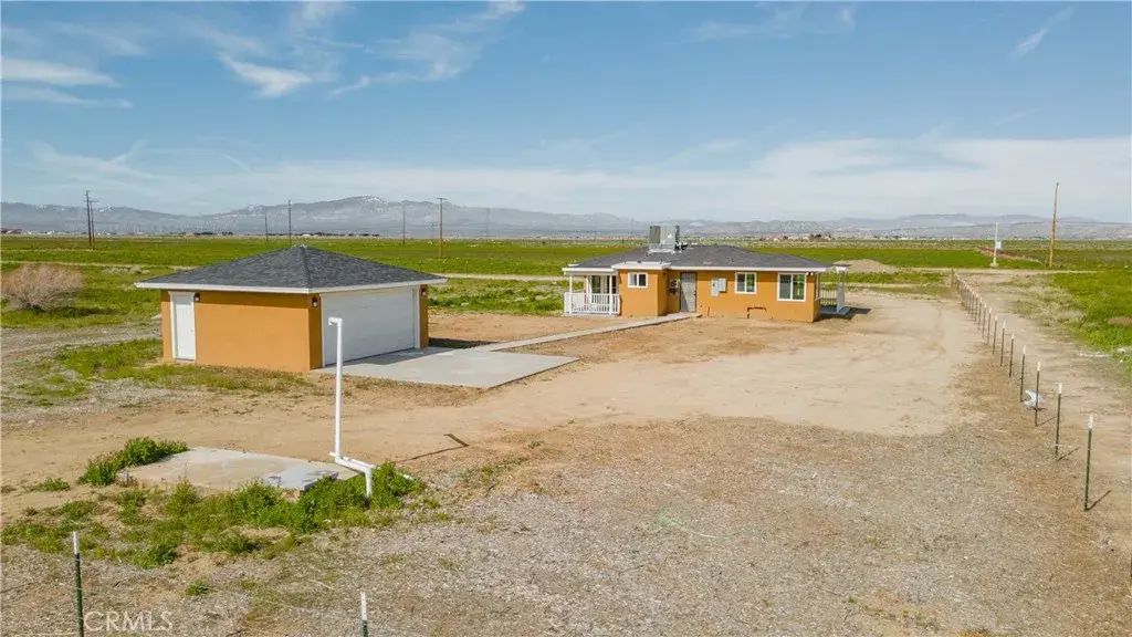 49040 70th Street West, Lancaster
