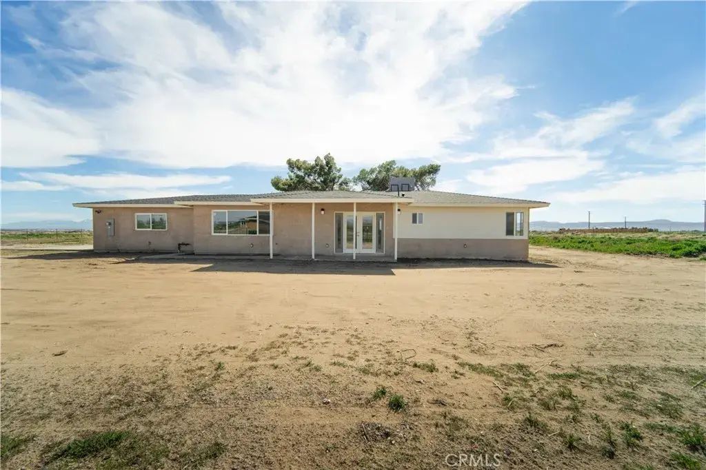 49020 70th Street West, Lancaster