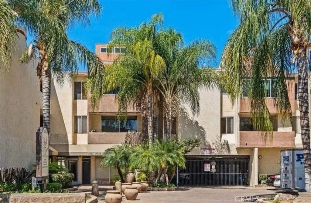 5325 Newcastle 108, Encino