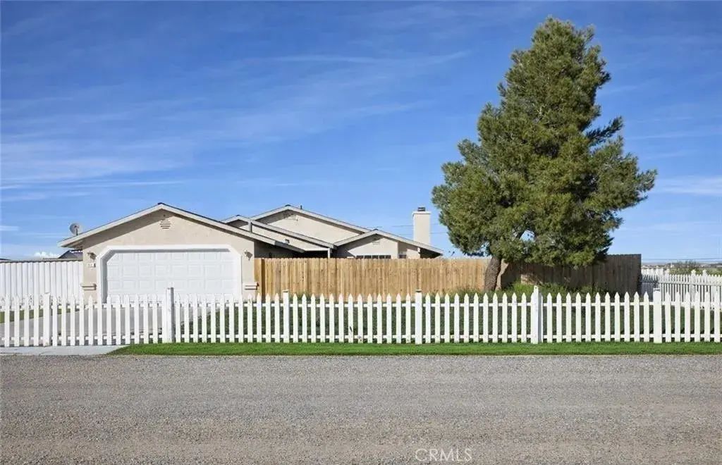 9637 Glade, California City