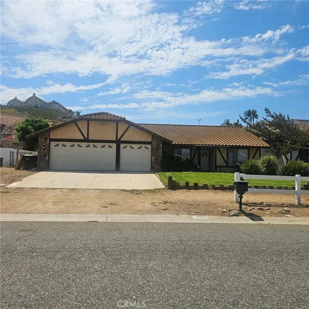 2280 Alhambra, Norco