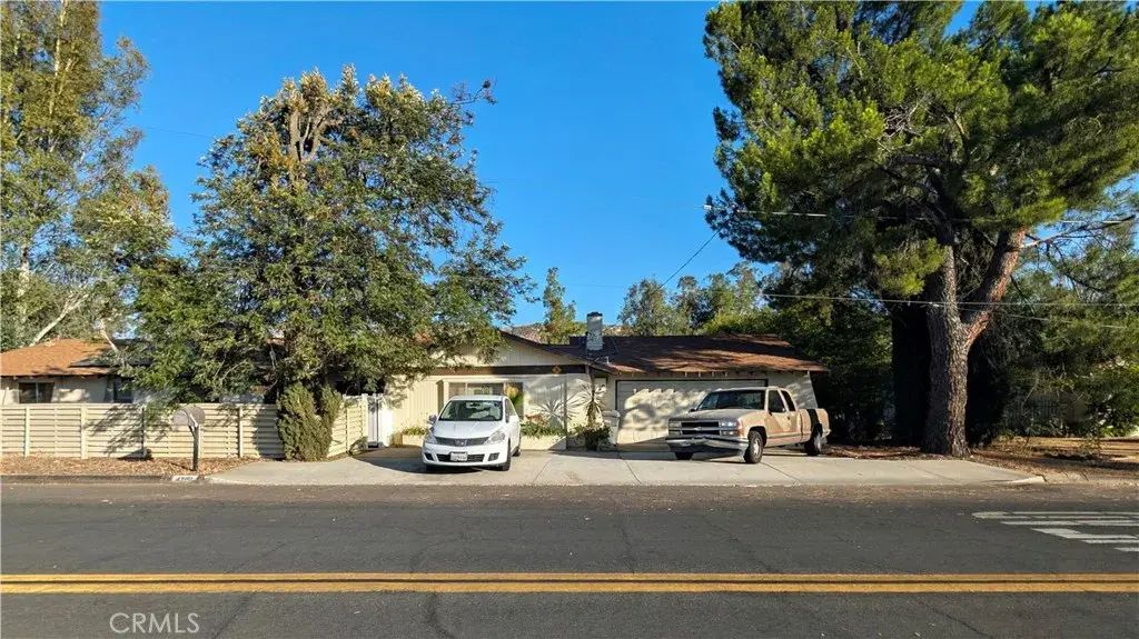 42151 Crest, Hemet