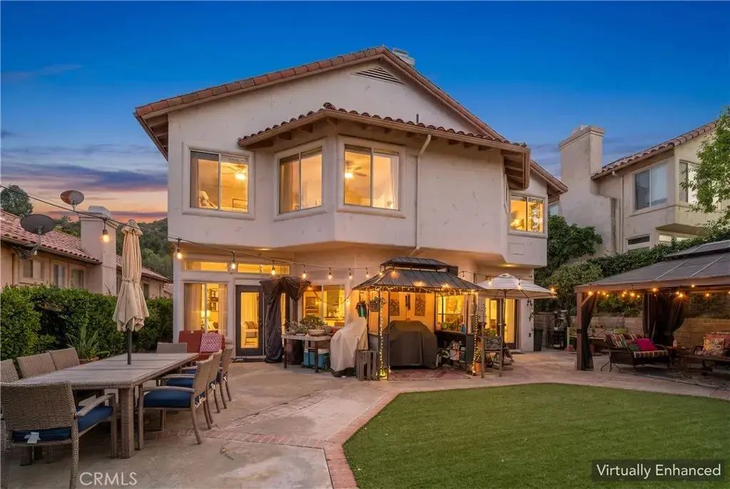 24515 Ebelden, Newhall