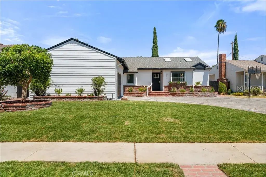 20271 Mobile, Winnetka