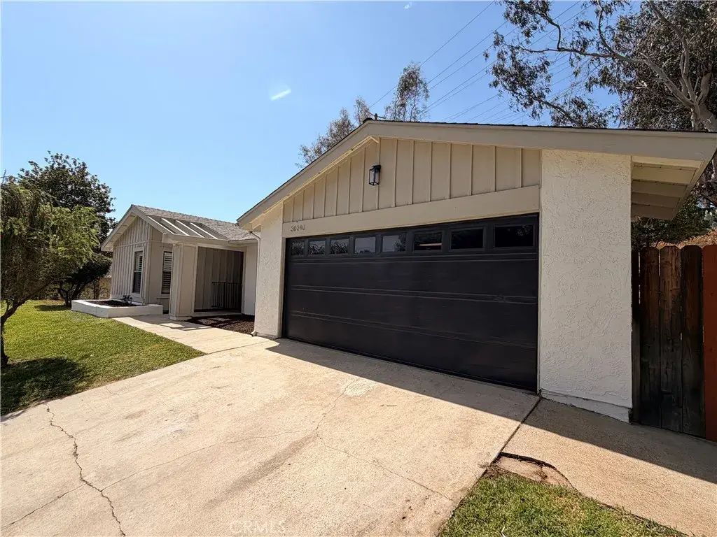 30240 Santa Cecilia, Temecula