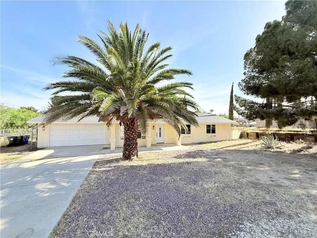 15807 Sitting Bull, Victorville