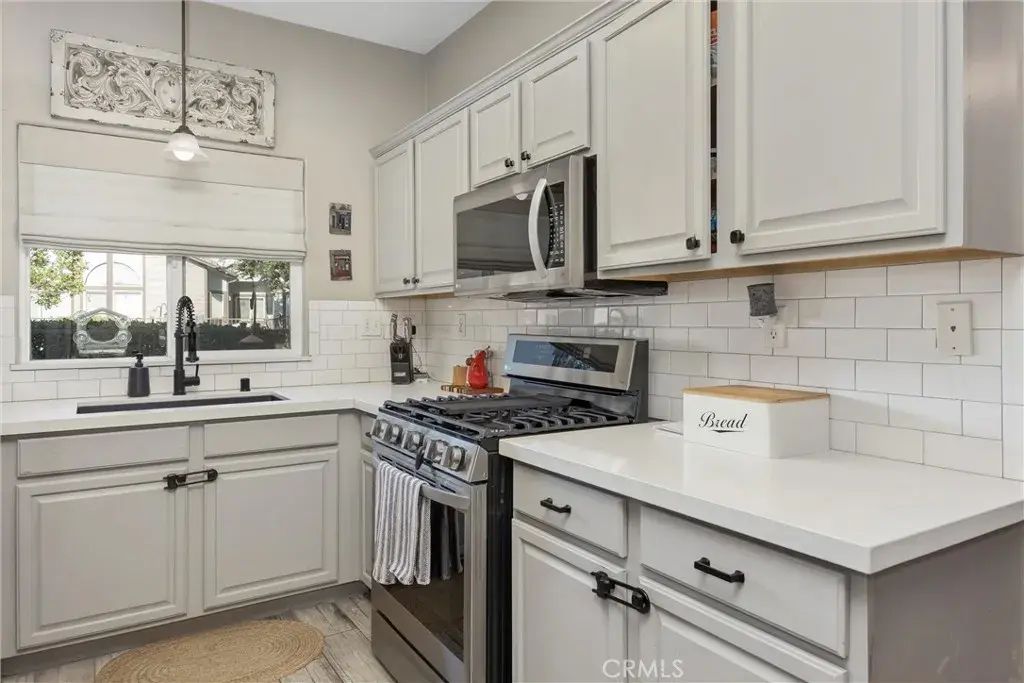 1555 Orange 1205, Redlands