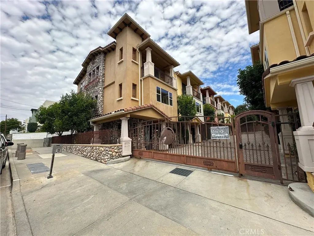 10121 W Amber Court, Tujunga