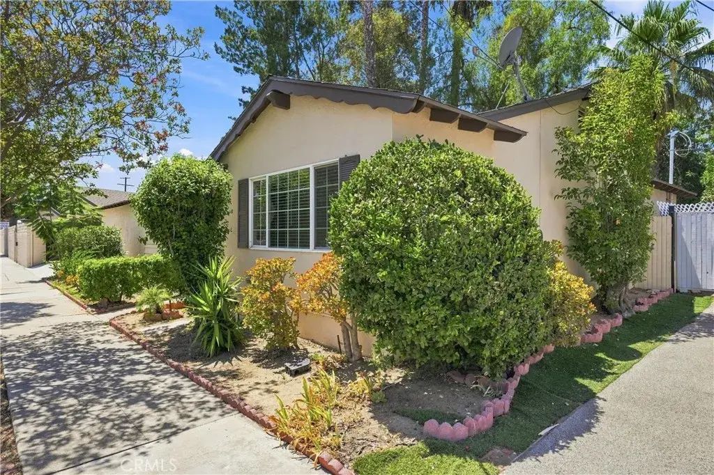 7635 Fallbrook, West Hills