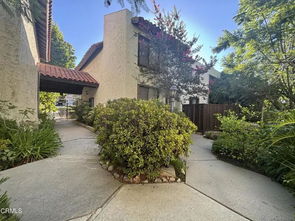 3200 Fairesta Street 5, Glendale