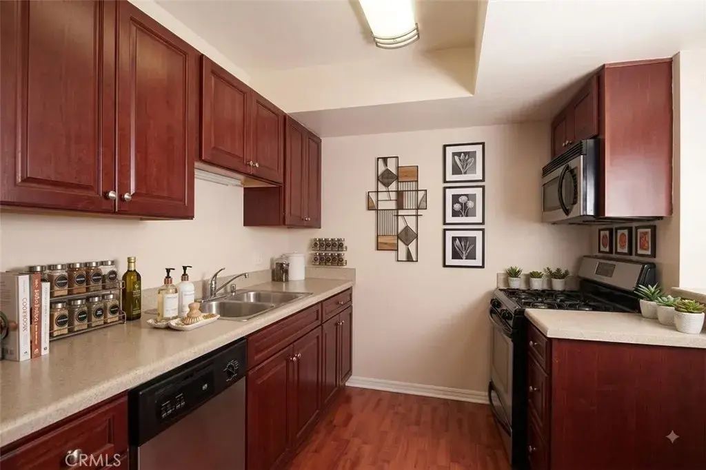5545 Canoga Avenue 213, Woodland Hills