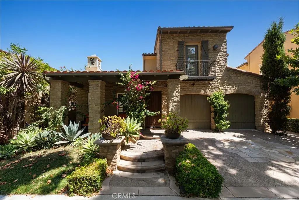 52 Winding Way, Irvine
