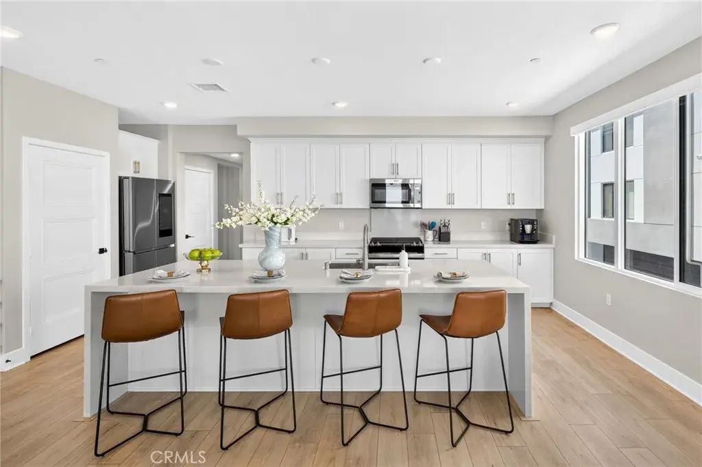 16289 Dawn 209, Tustin