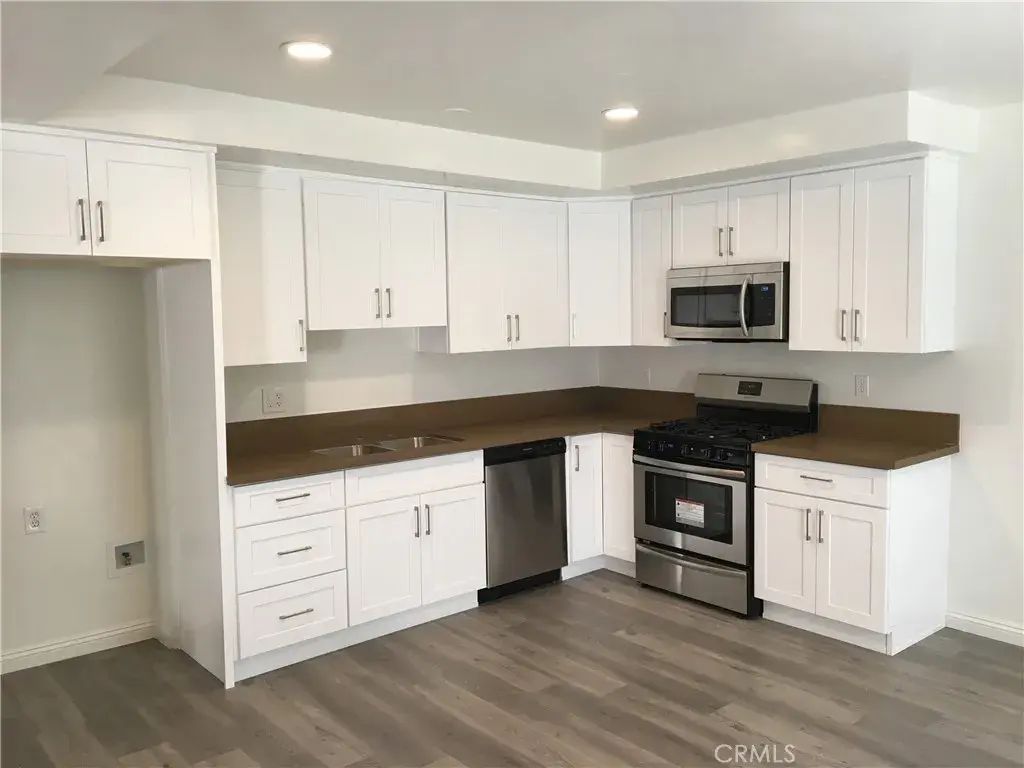 325 N Howard 1, Glendale
