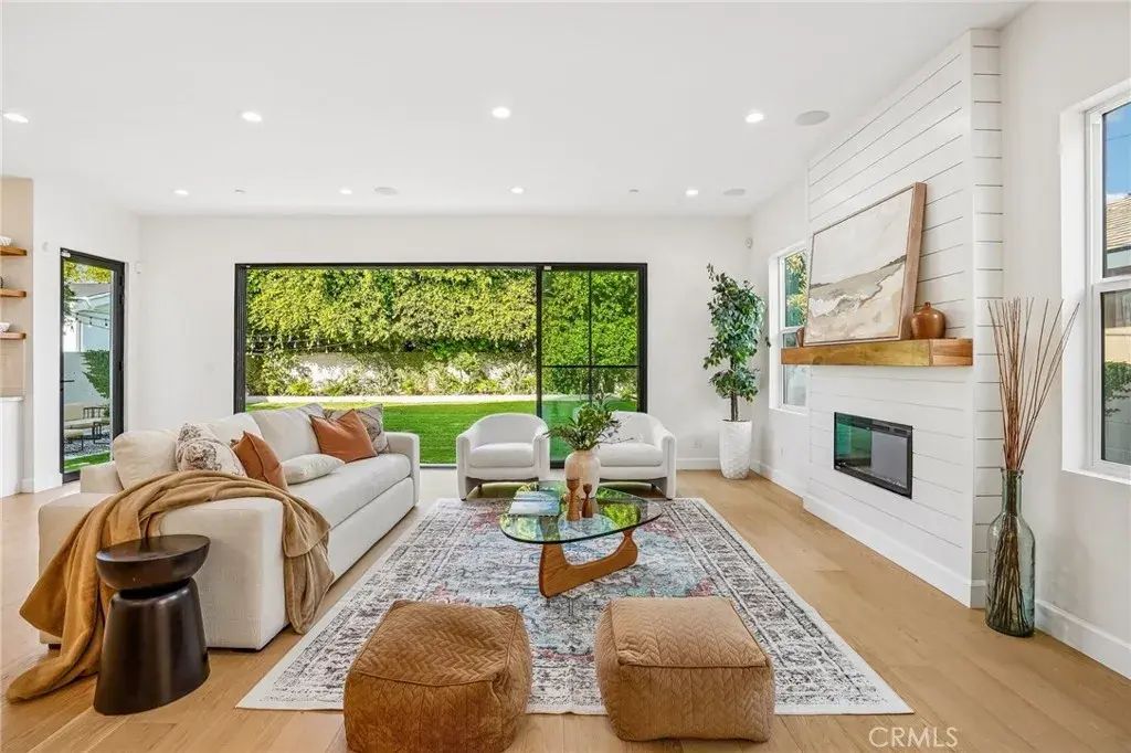8308 Mcconnell Avenue, Los Angeles