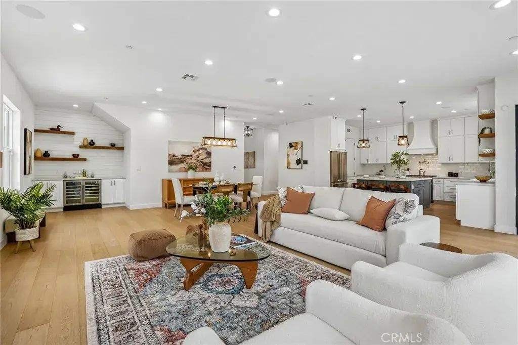 8308 Mcconnell Avenue, Los Angeles