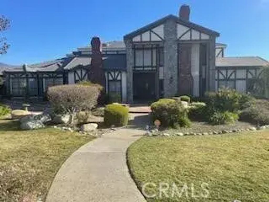 3742 Hollins, Claremont