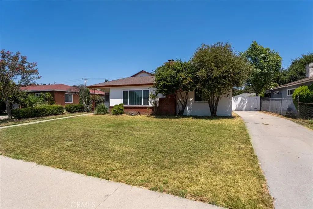 952 Casa Hermosa, Pomona