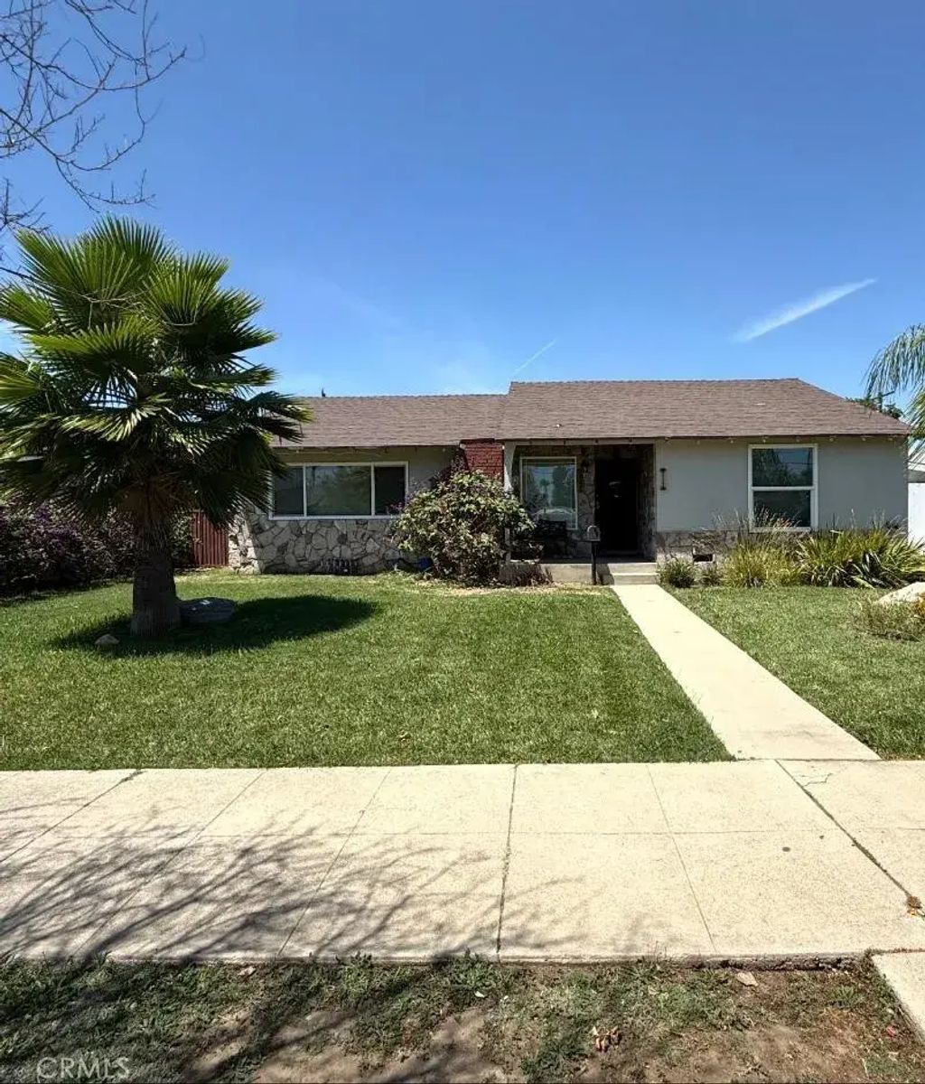 15101 Devonshire, Los Angeles