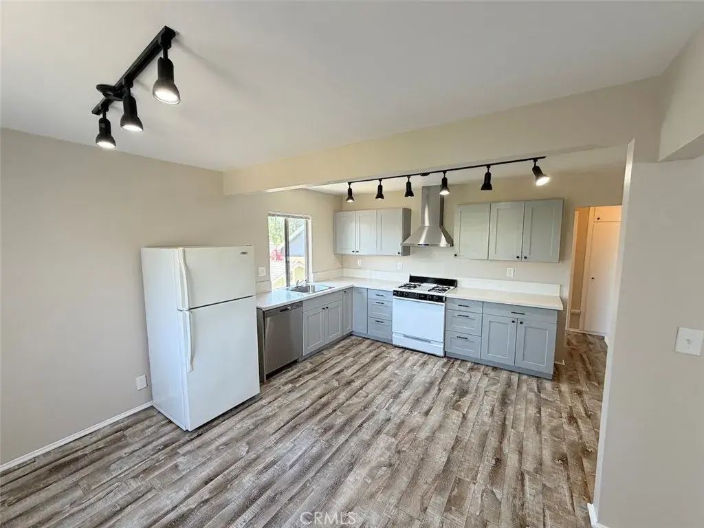 537 W Crescent Drive 1/2, Azusa