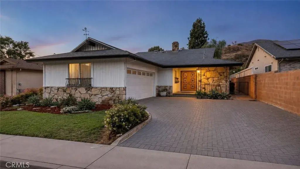 8127 Grove Street, Sunland