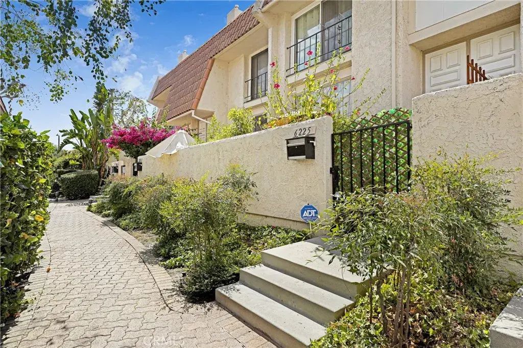 6225 Nita Avenue, Woodland Hills