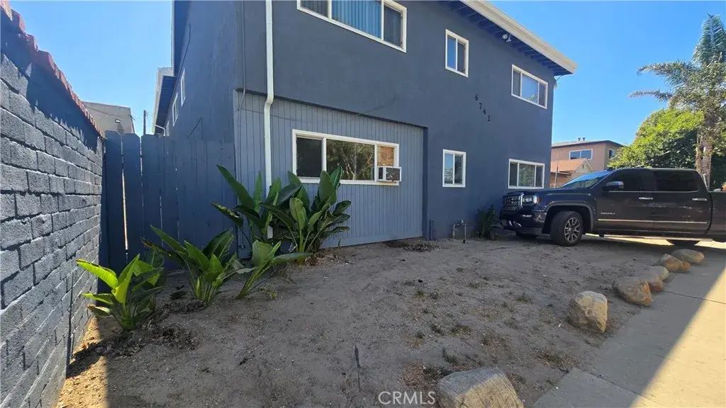 6742 Lemp Avenue, North Hollywood
