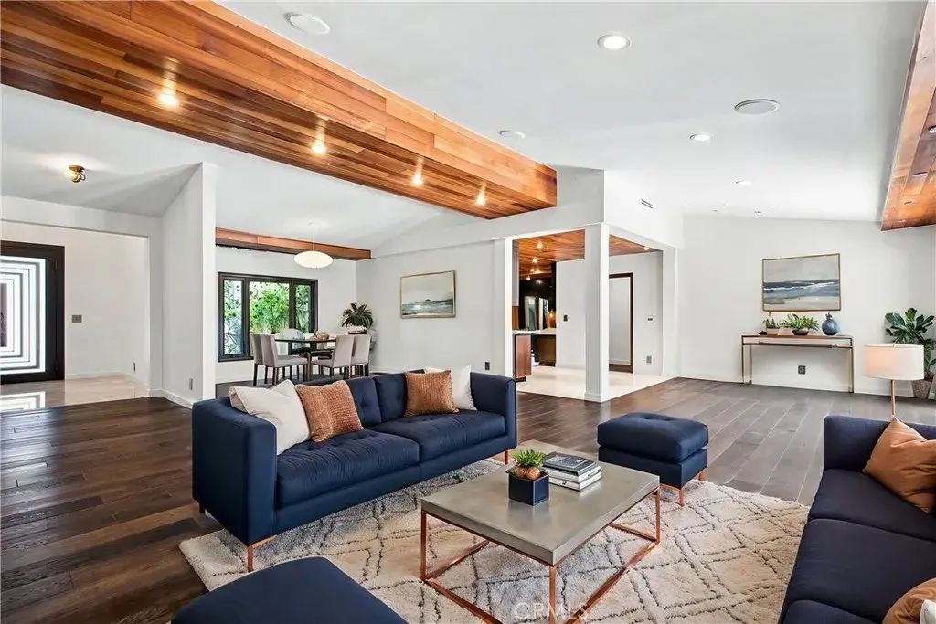 3184 Dona Sarita Place, Studio City