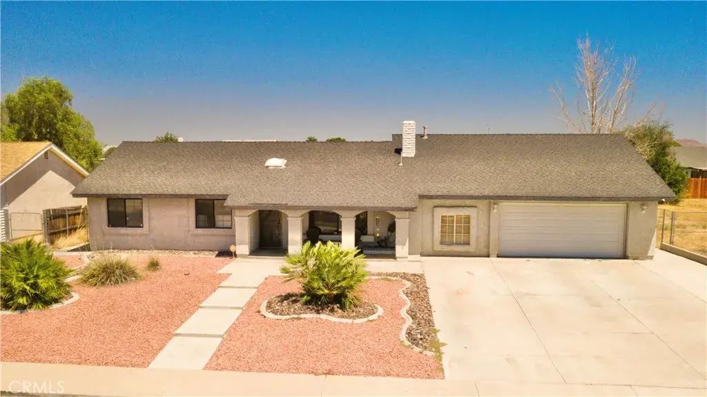 14190 Whispering Sands Drive, Victorville