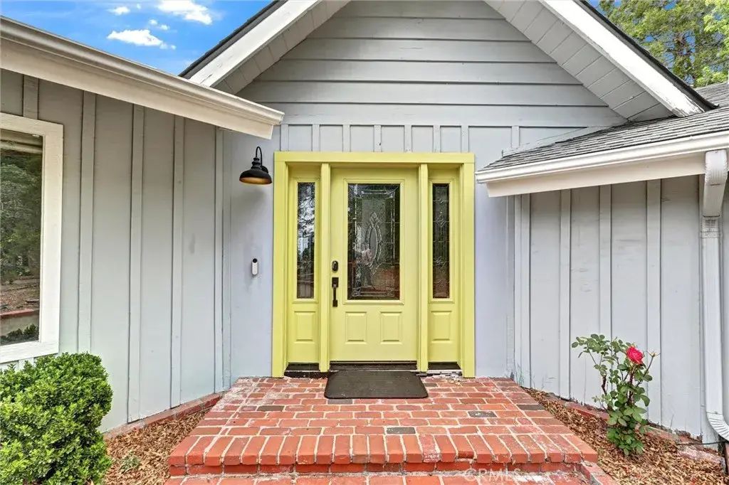 30396 Live Oak Drive, Running Springs