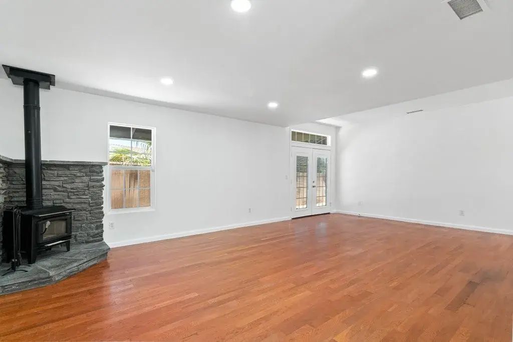 205 Waring, Riverside
