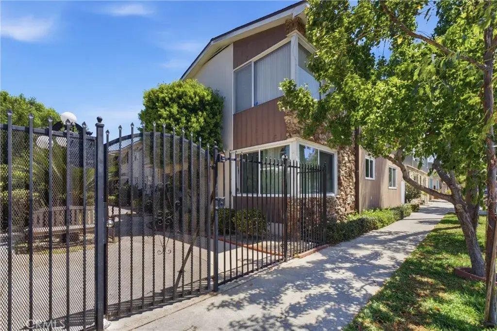 1327 E Appleton Street, Long Beach