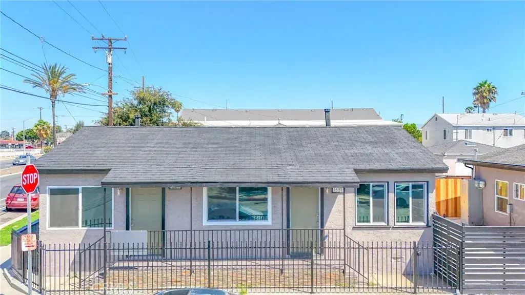 1831 W 152nd, Compton