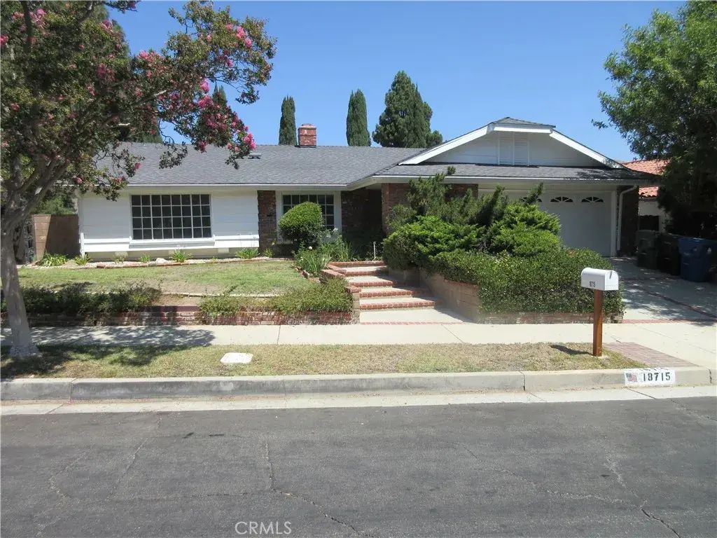 18715 Braemore Road, Northridge